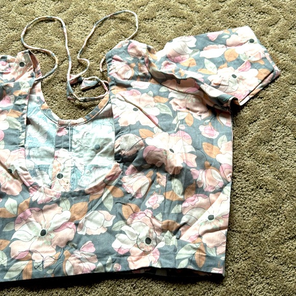 🌸 Beautiful design Top (blouse) 🌸 - Picture 6 of 7